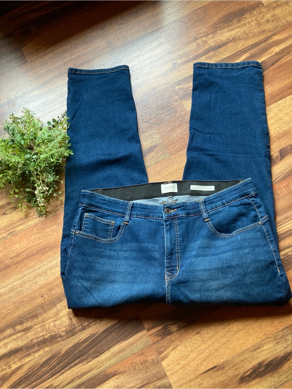 Angels Forever Young Size 16 Everluxe sculpt straight darkwash jeans - Picture 4 of 8